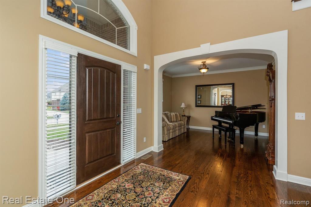 1577 Serene Court Rochester Hills, MI 48306 - Photo 8 of 38