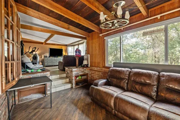 a front view of house with yard