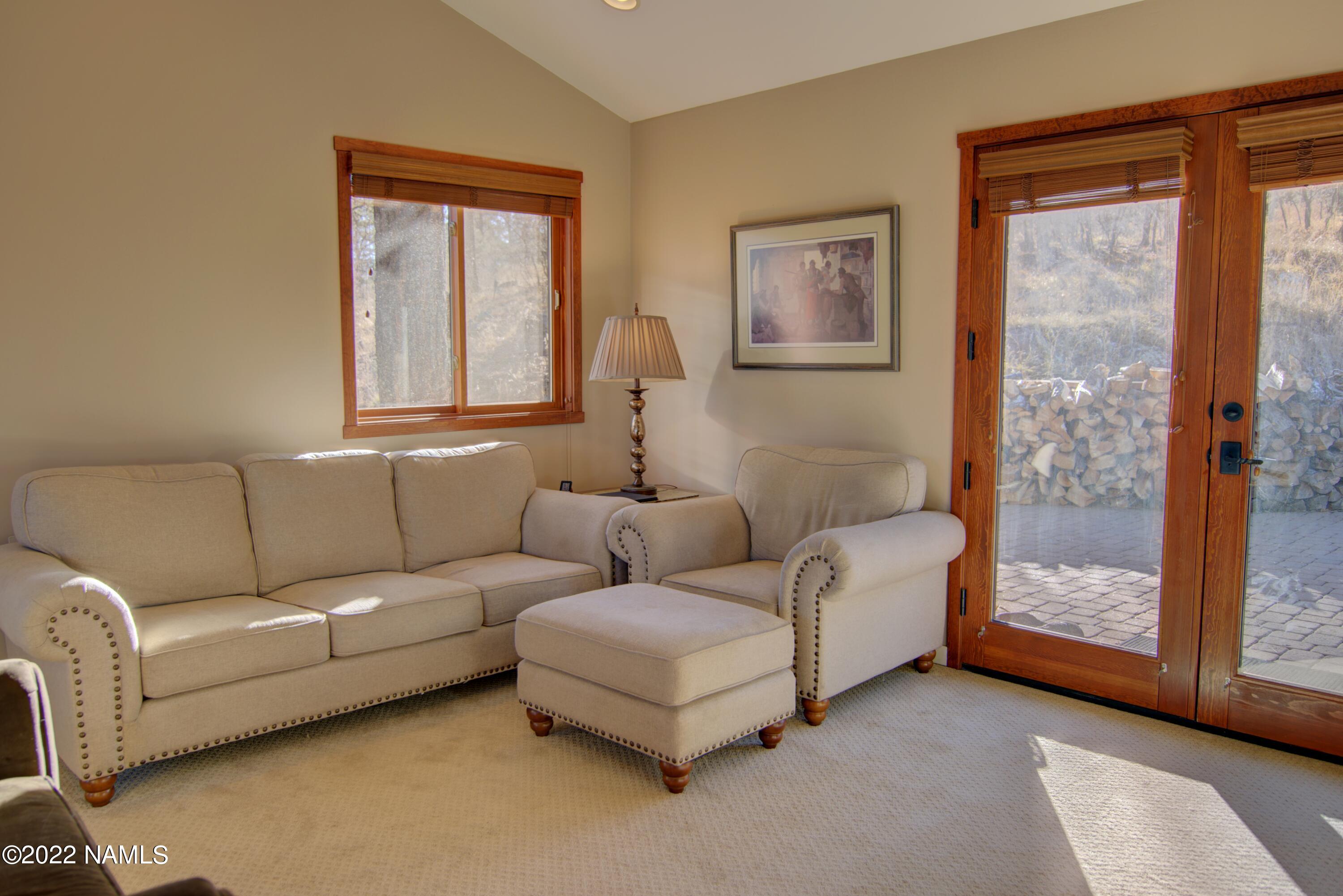 5400 Lindsey Road Flagstaff, AZ 86004 - Photo 14 of 34 Master Sitting Area