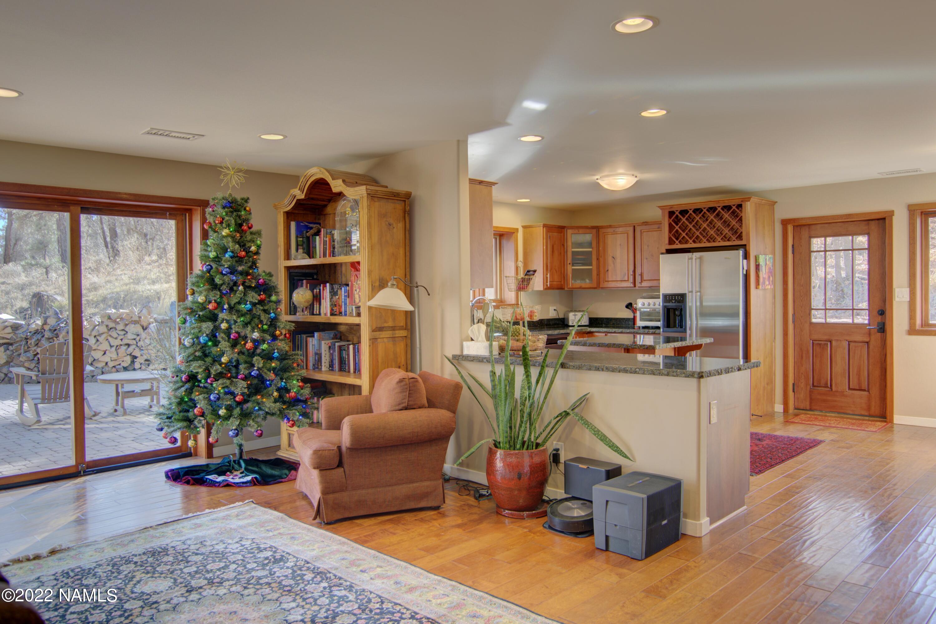 5400 Lindsey Road Flagstaff, AZ 86004 - Photo 5 of 34 Living Space and Kitchen