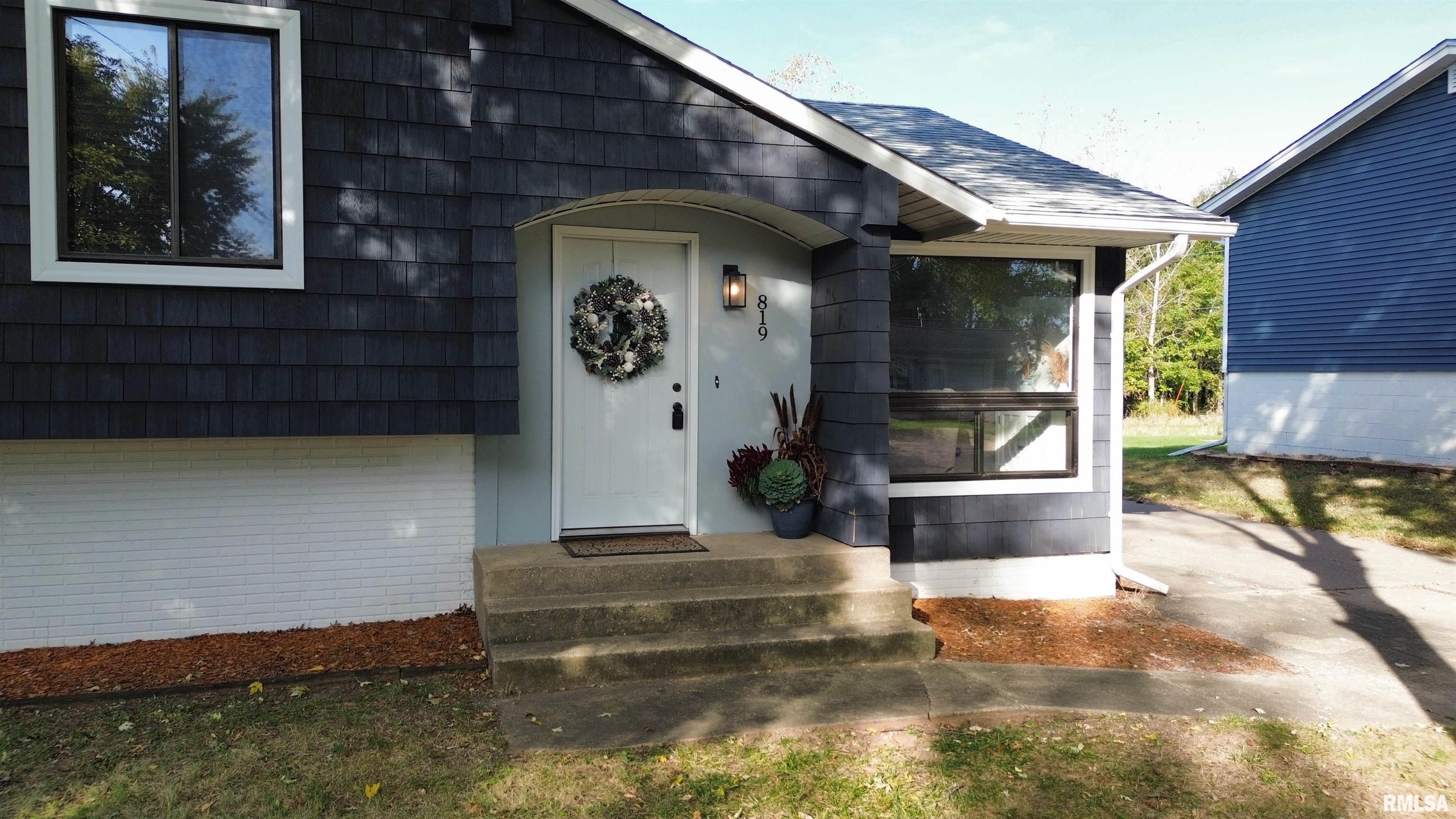 819 9th Street Colona, IL 61241 - Photo 3 of 28 Gallery Image 3