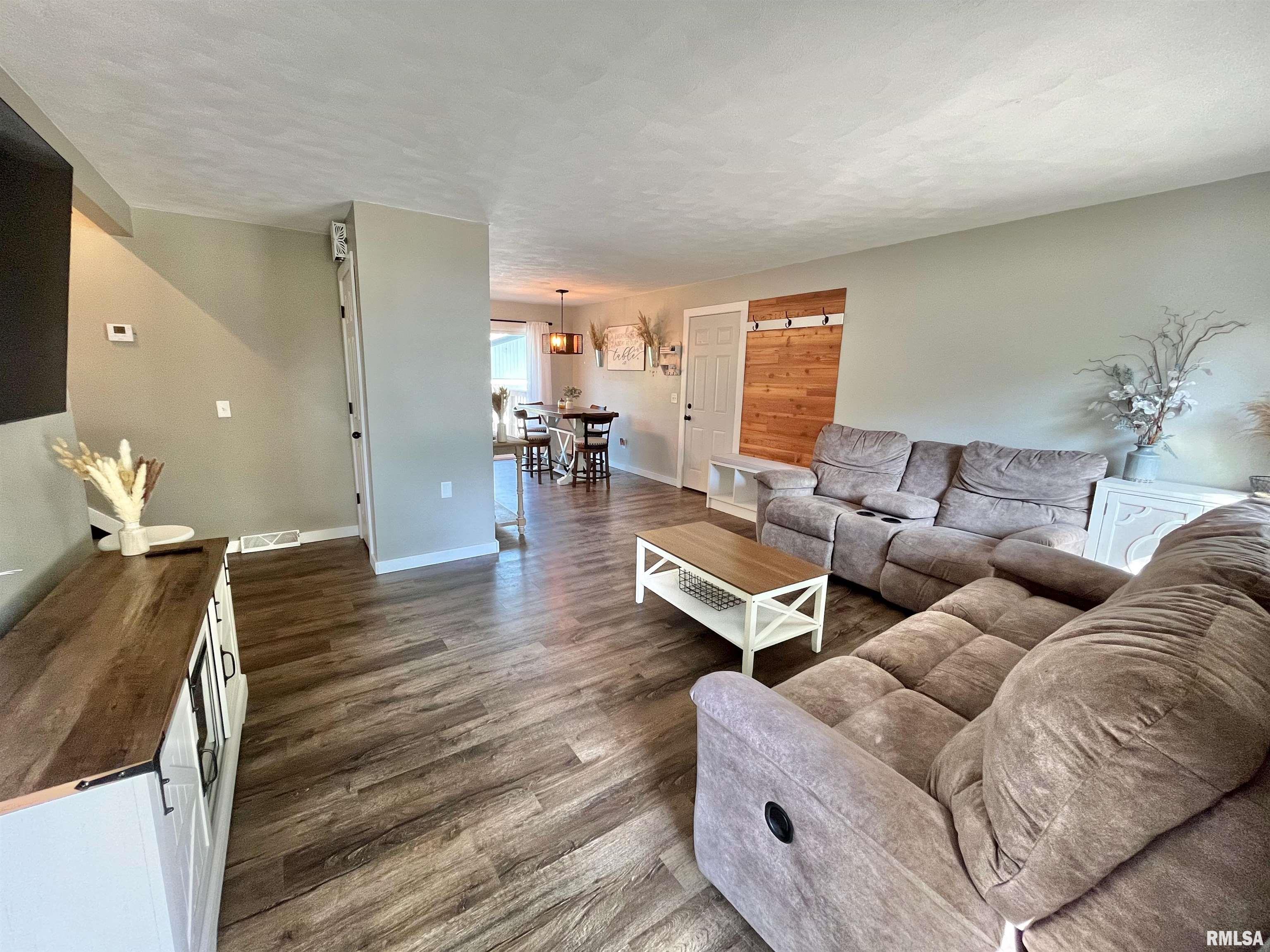 819 9th Street Colona, IL 61241 - Photo 6 of 28 Gallery Image 6