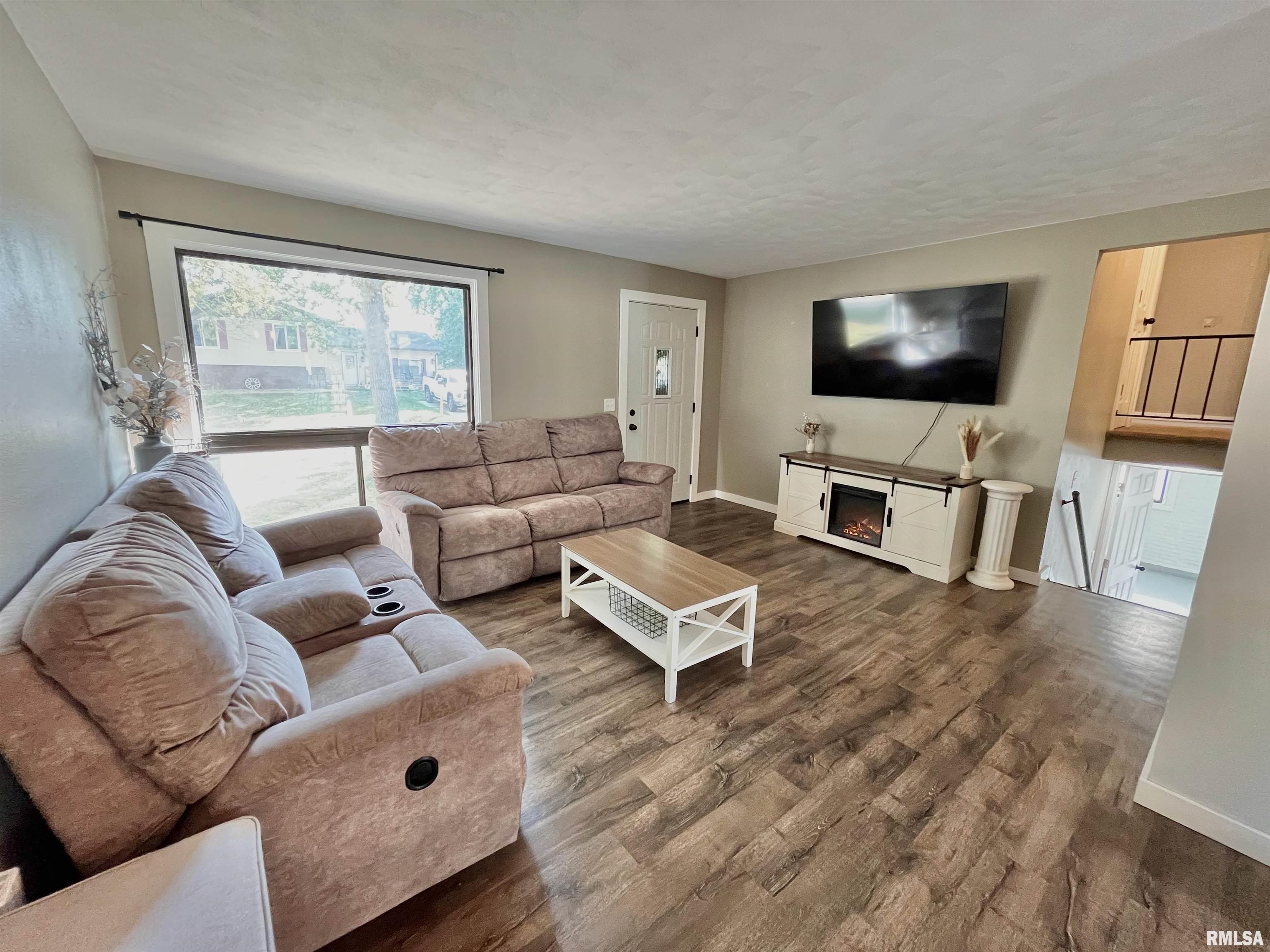 819 9th Street Colona, IL 61241 - Photo 7 of 28 Gallery Image 7
