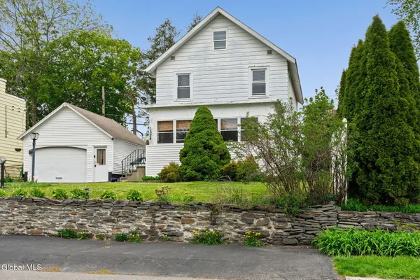 $274,900 | 1524 Ave A, Watervliet, NY 12189
