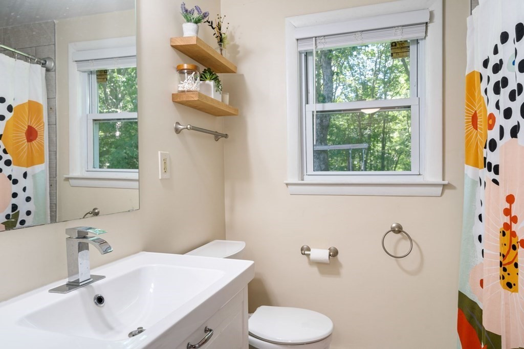 34 West Vanston Road Stoughton, MA 02072 - Photo 11 of 22