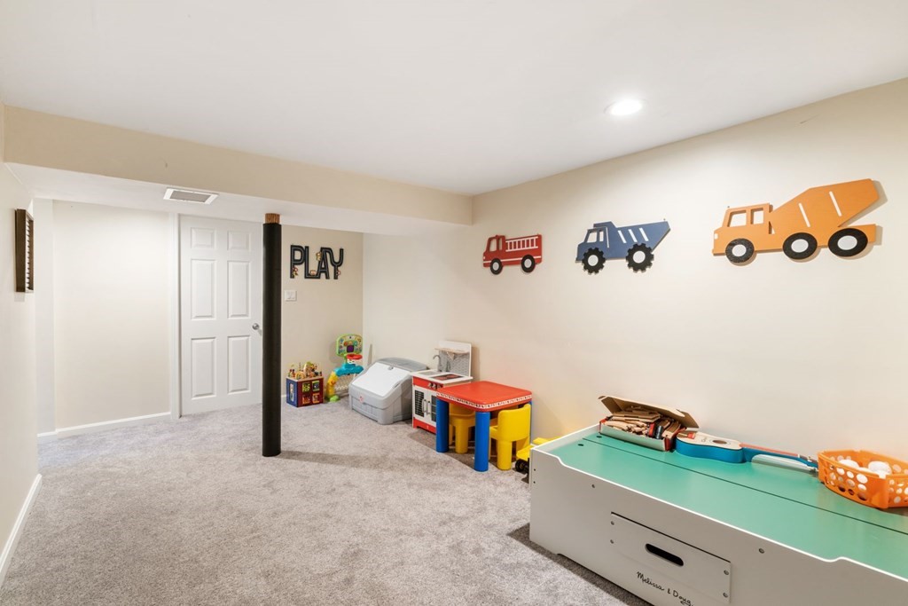 34 West Vanston Road Stoughton, MA 02072 - Photo 15 of 22