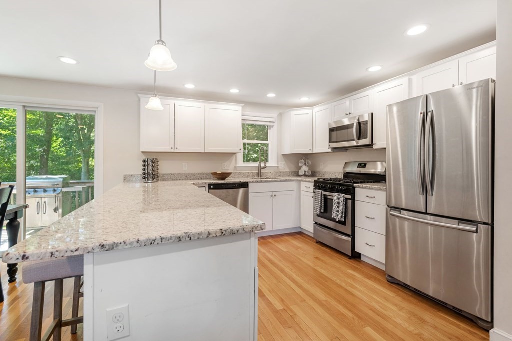 34 West Vanston Road Stoughton, MA 02072 - Photo 6 of 22