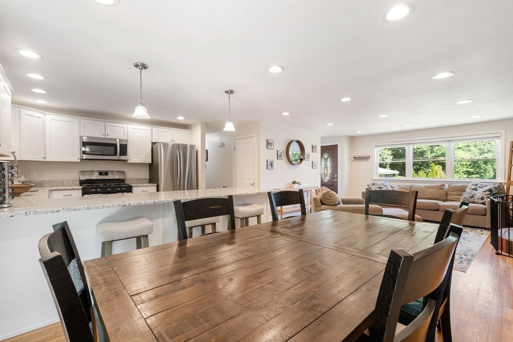 34 West Vanston Road Stoughton, MA 02072 - Photo 8 of 22