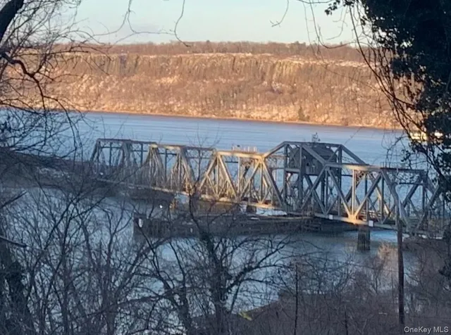 $287,000 | 2465 Palisade Avenue, Unit 1J | Spuyten Duyvil