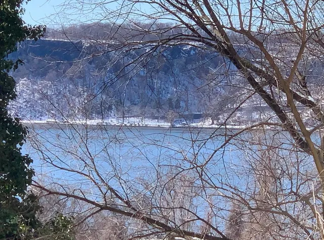 $287,000 | 2465 Palisade Avenue, Unit 1J | Spuyten Duyvil