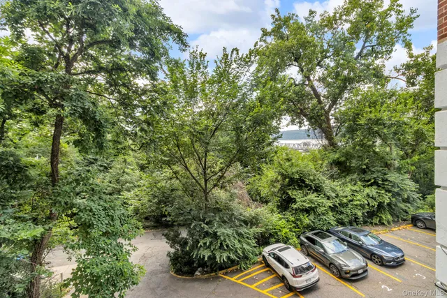 $287,000 | 2465 Palisade Avenue, Unit 1J | Spuyten Duyvil