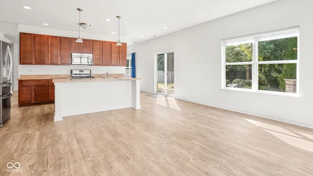 $429,900 | 8607 Redditch Drive, Avon, IN 46123