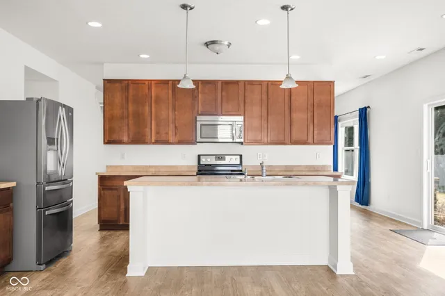 $429,900 | 8607 Redditch Drive, Avon, IN 46123