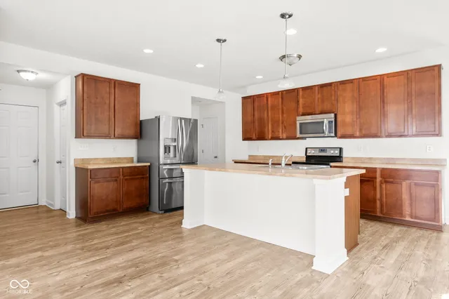 $429,900 | 8607 Redditch Drive, Avon, IN 46123