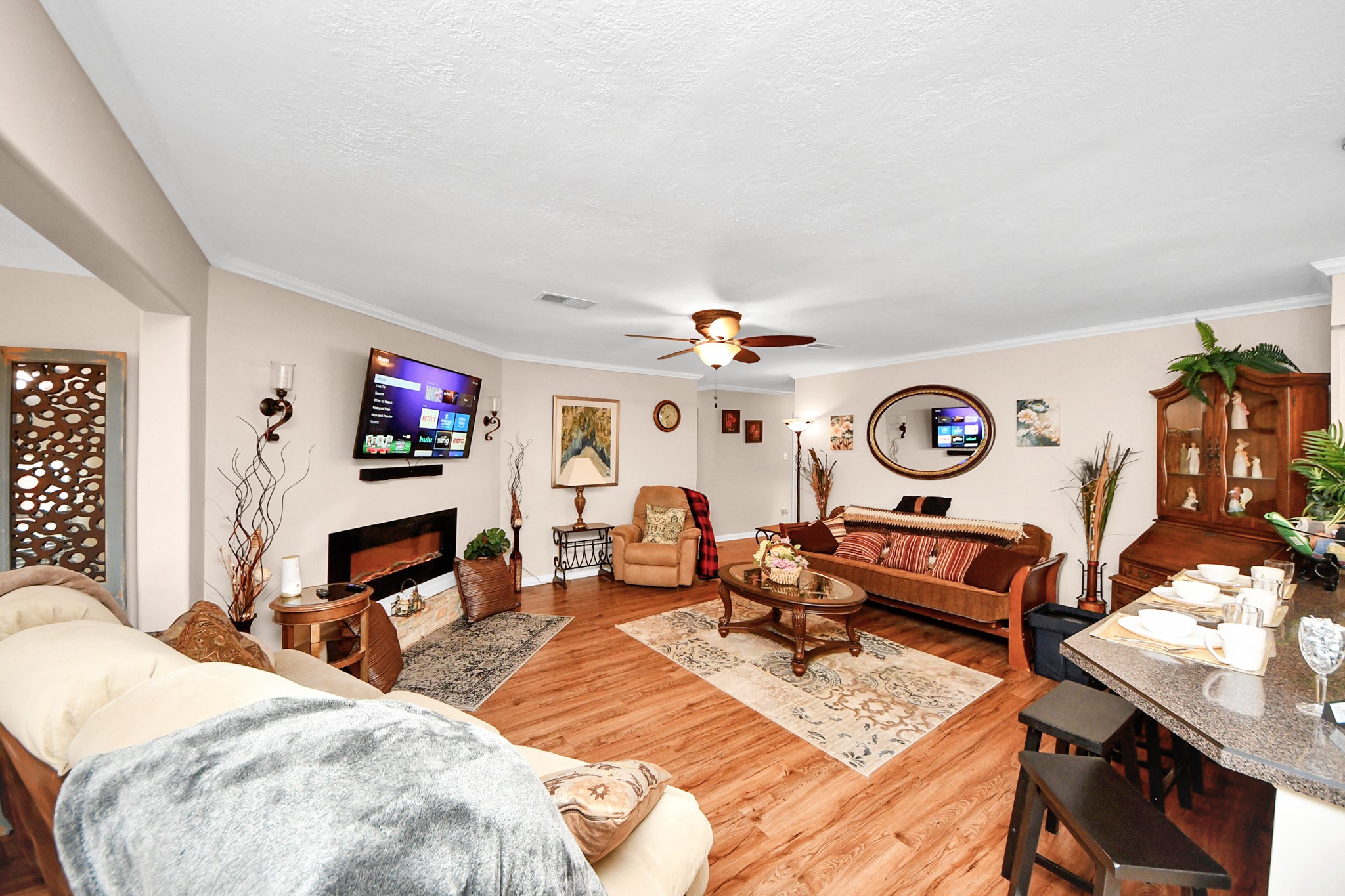 292 Kickapoo Drive Livingston, TX 77351 - Photo 7 of 50 Comfy Den open to the kitchen and Breakfast area