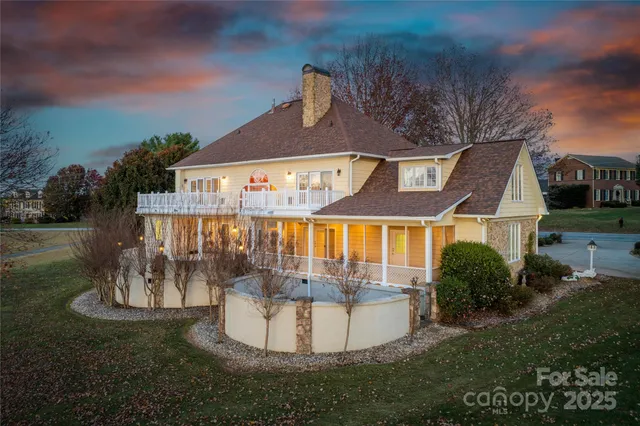a view of a house with a yard balcony