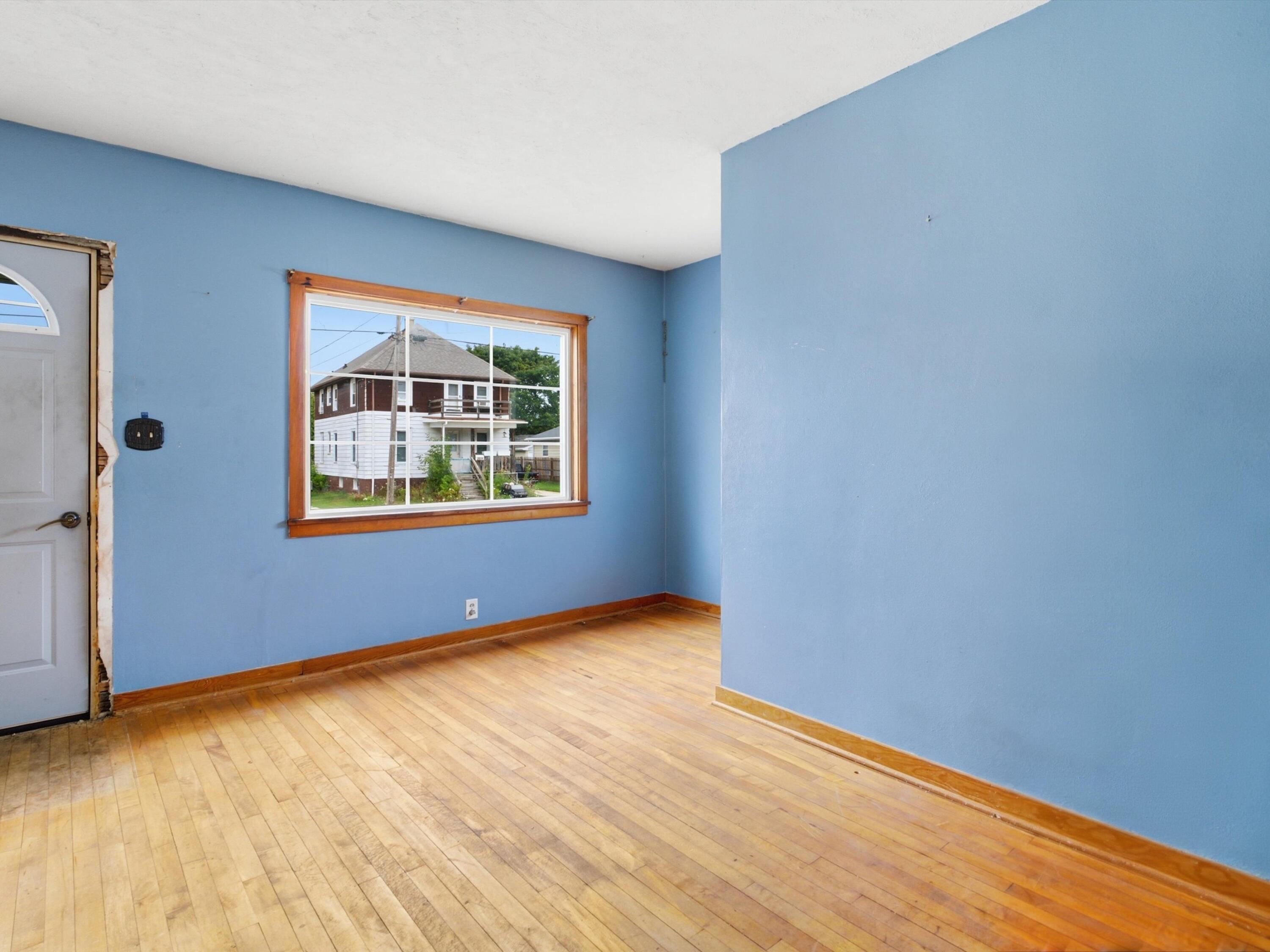 2619 14th Street Two Rivers, WI 54241 - Photo 3 of 23 08-DSC02415