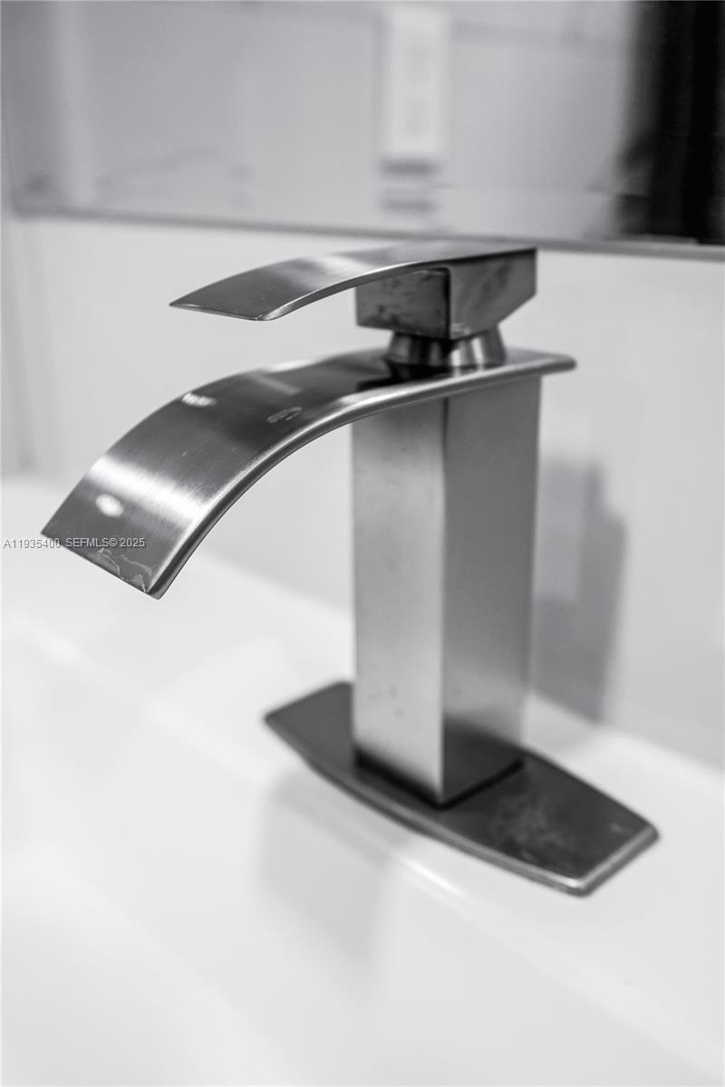 977 Southwest 10th Street, Unit 927 Miami, FL 33130 - Photo 17 of 18