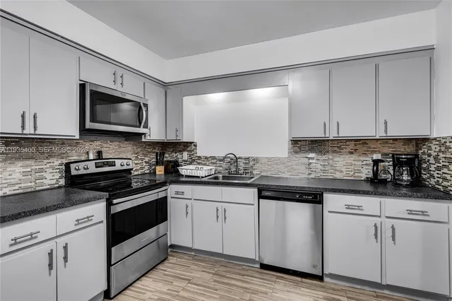 $3,400 | 977 Southwest 10th Street, Unit 927, Miami, FL 33130