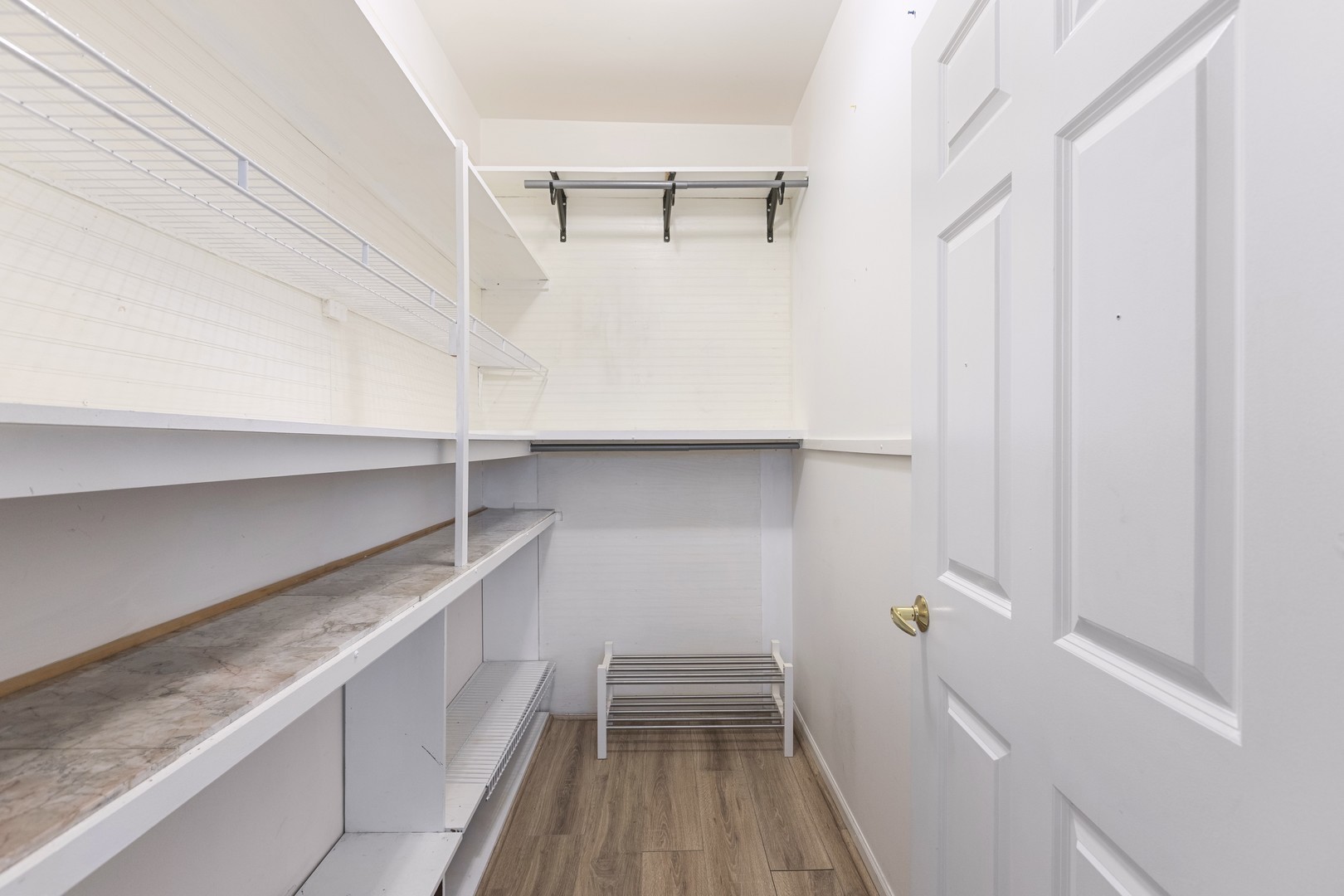 7738 North Sheridan Road, Unit 4R Chicago, IL 60626 - Photo 10 of 18 a view of a walk in closet