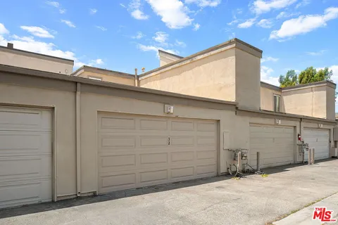 $1,450,000 | 32 Village Parkway, Santa Monica, CA 90405
