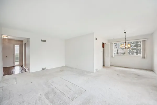 $345,000 | 817 Belair Drive, Darien, IL 60561