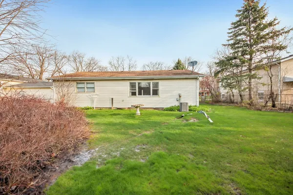 $345,000 | 817 Belair Drive, Darien, IL 60561