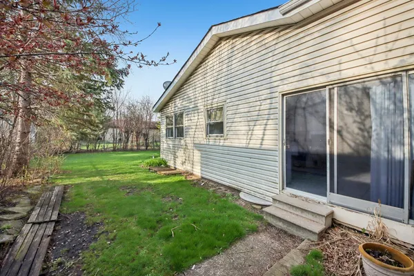 $345,000 | 817 Belair Drive, Darien, IL 60561