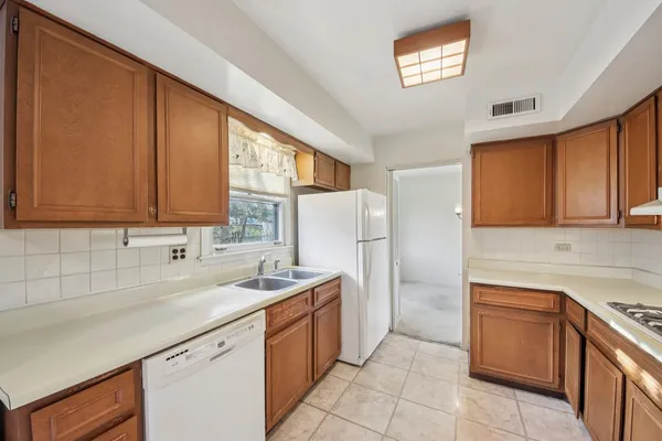 $345,000 | 817 Belair Drive, Darien, IL 60561