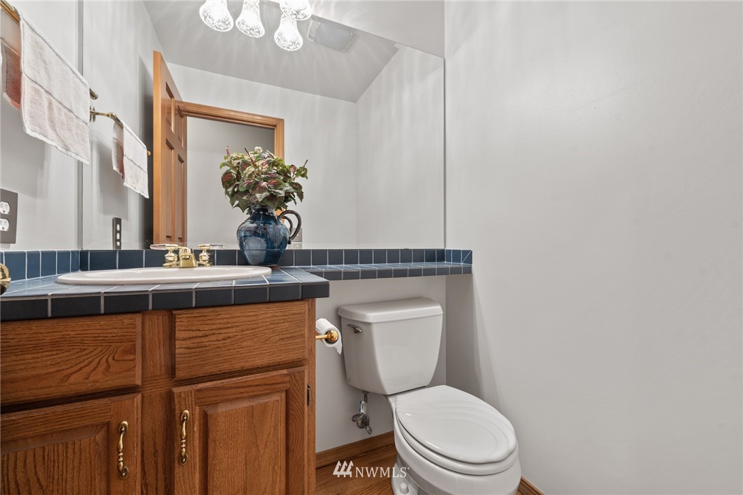 8516 218th Street Southwest Edmonds, WA 98026 - Photo 13 of 26 Gallery Image 13