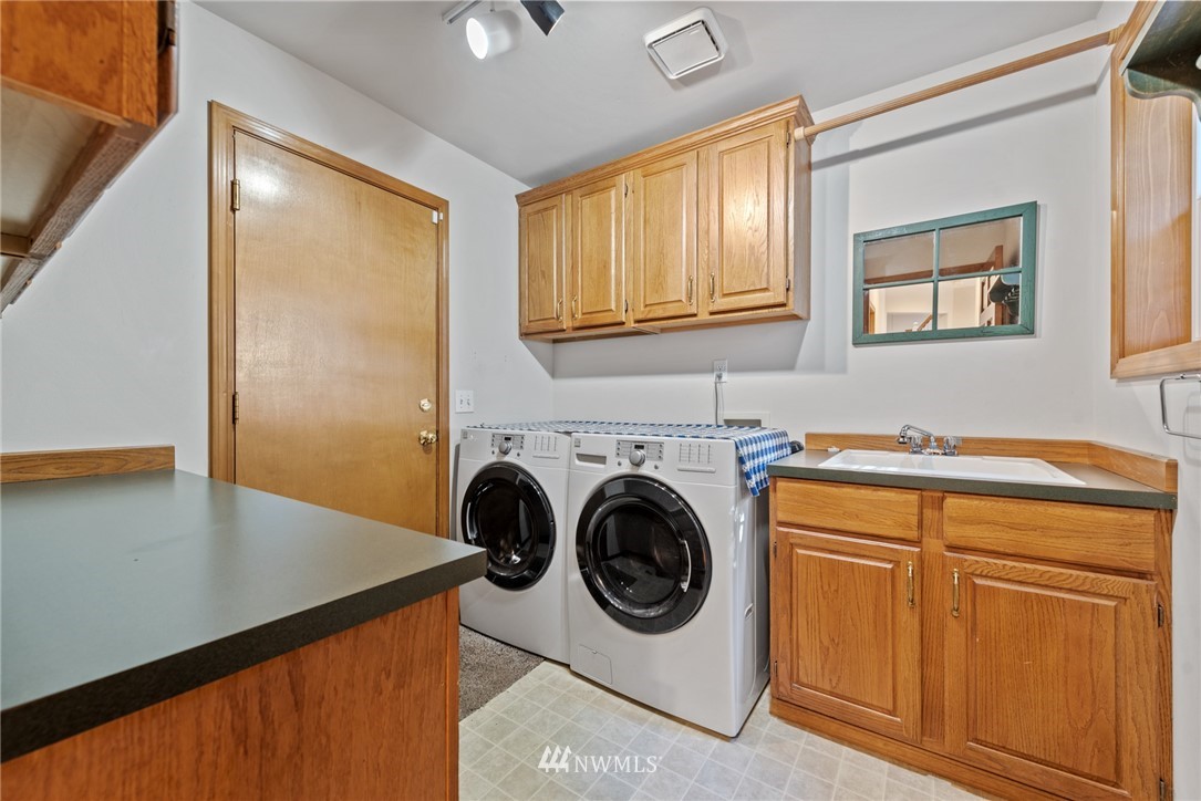 8516 218th Street Southwest Edmonds, WA 98026 - Photo 14 of 26 Gallery Image 14