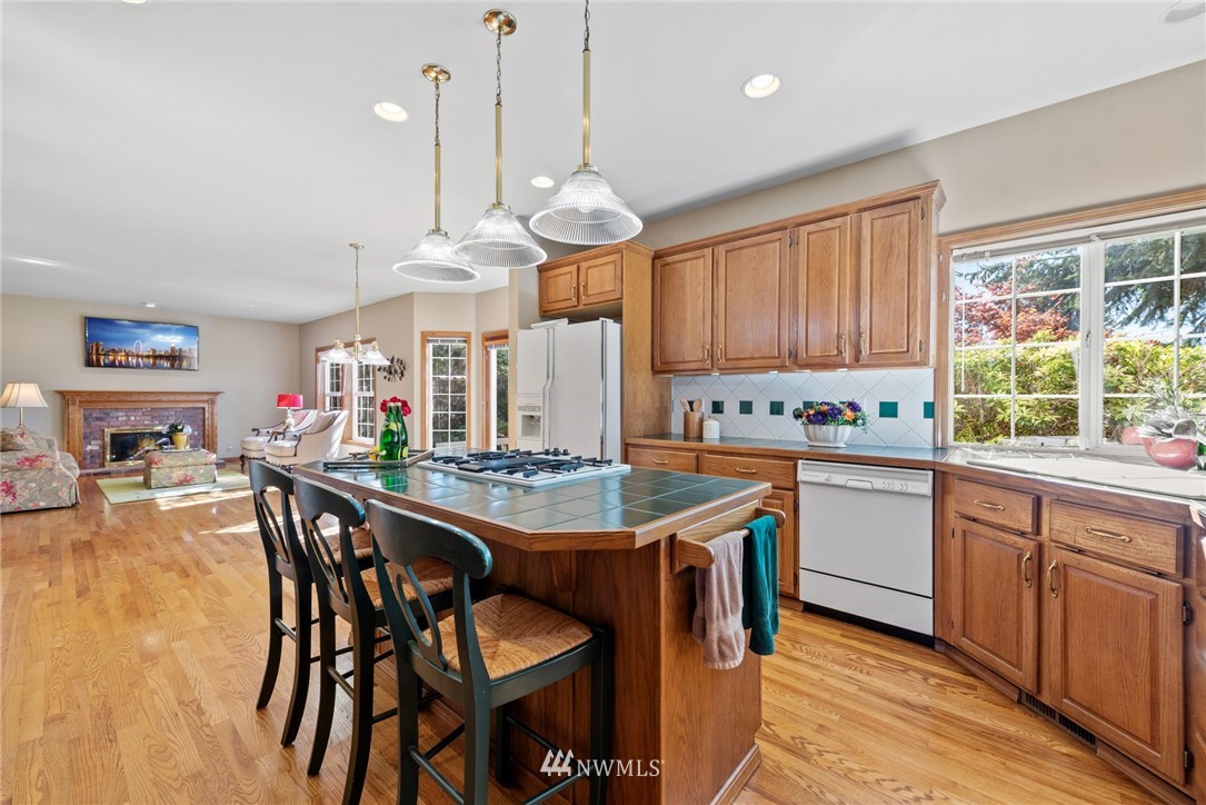 8516 218th Street Southwest Edmonds, WA 98026 - Photo 8 of 26 Gallery Image 8