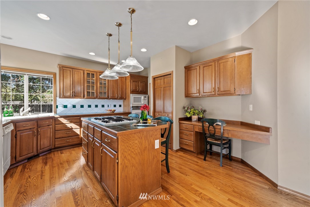 8516 218th Street Southwest Edmonds, WA 98026 - Photo 10 of 26 Gallery Image 10