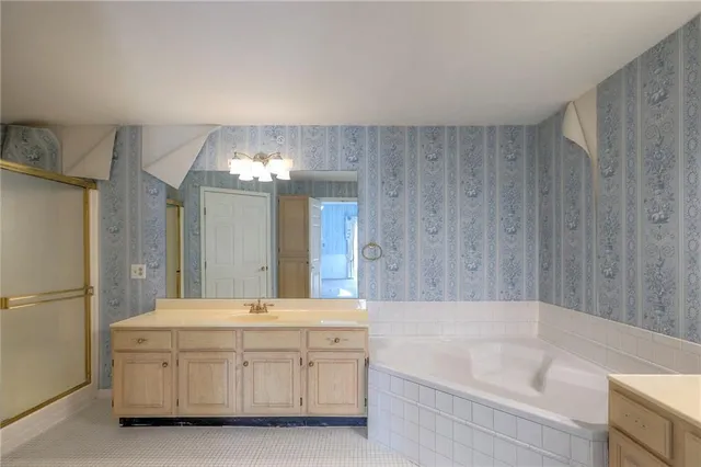 $210,000 | 17800 Bolger Road, Unit 147, Independence, MO 64055