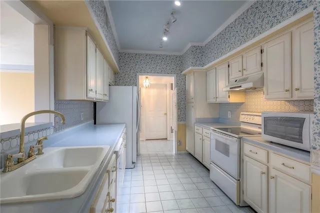 $210,000 | 17800 Bolger Road, Unit 147, Independence, MO 64055