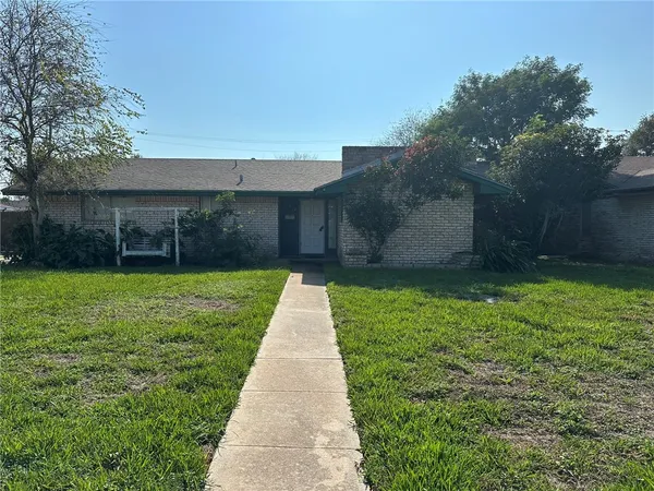 a front view of house with yard