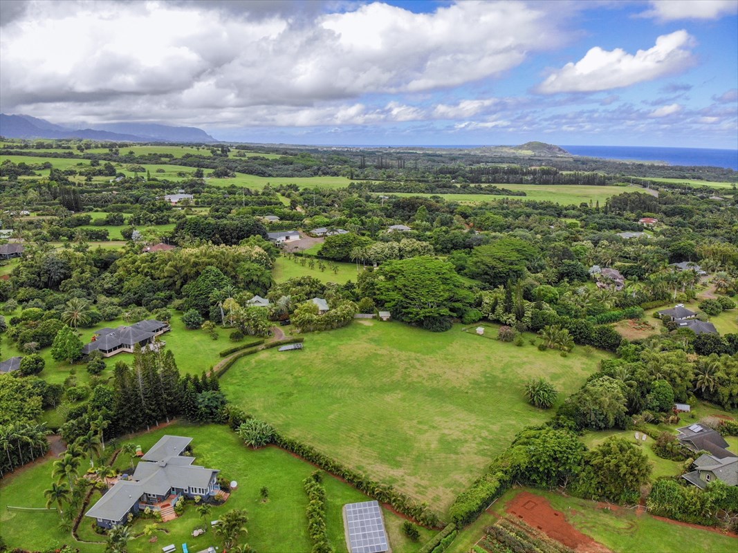 4327 Kapuna Road, Unit 2 Kilauea, HI 96754 - Photo 2 of 30 a view of a garden with an outdoor space