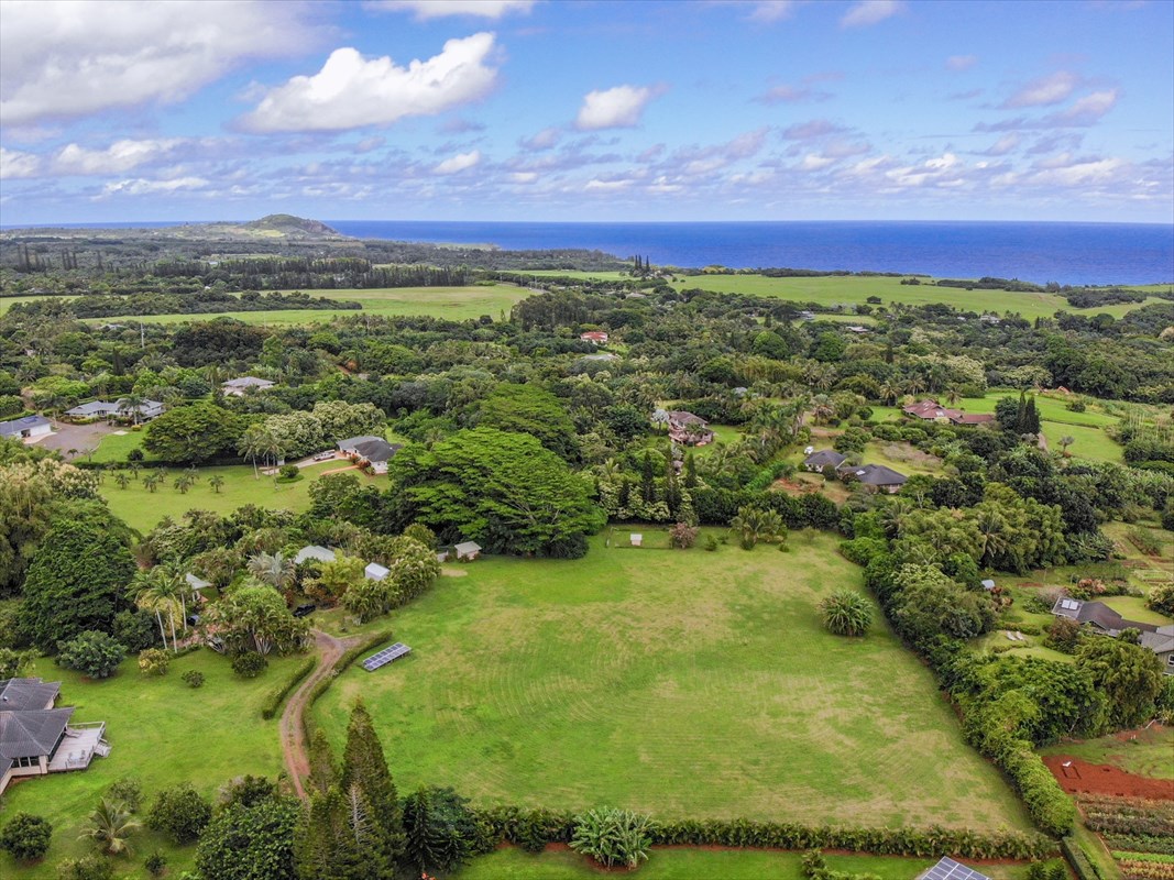 4327 Kapuna Road, Unit 2 Kilauea, HI 96754 - Photo 3 of 30 a view of an outdoor space and a yard