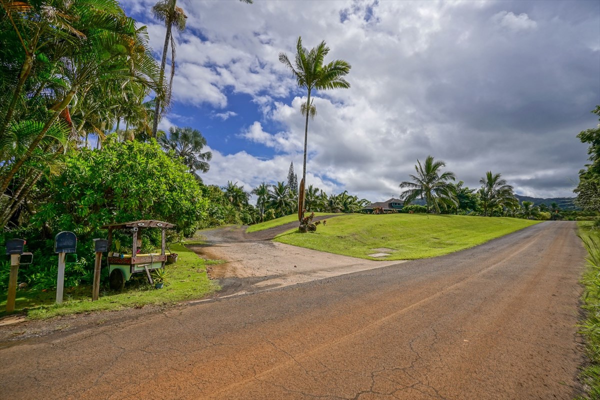 4327 Kapuna Road, Unit 2 Kilauea, HI 96754 - Photo 7 of 30 a view of a volley ball court