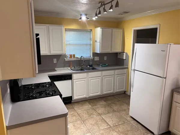 $2,200 | 14611 Crosshaven Drive, Houston, TX 77015