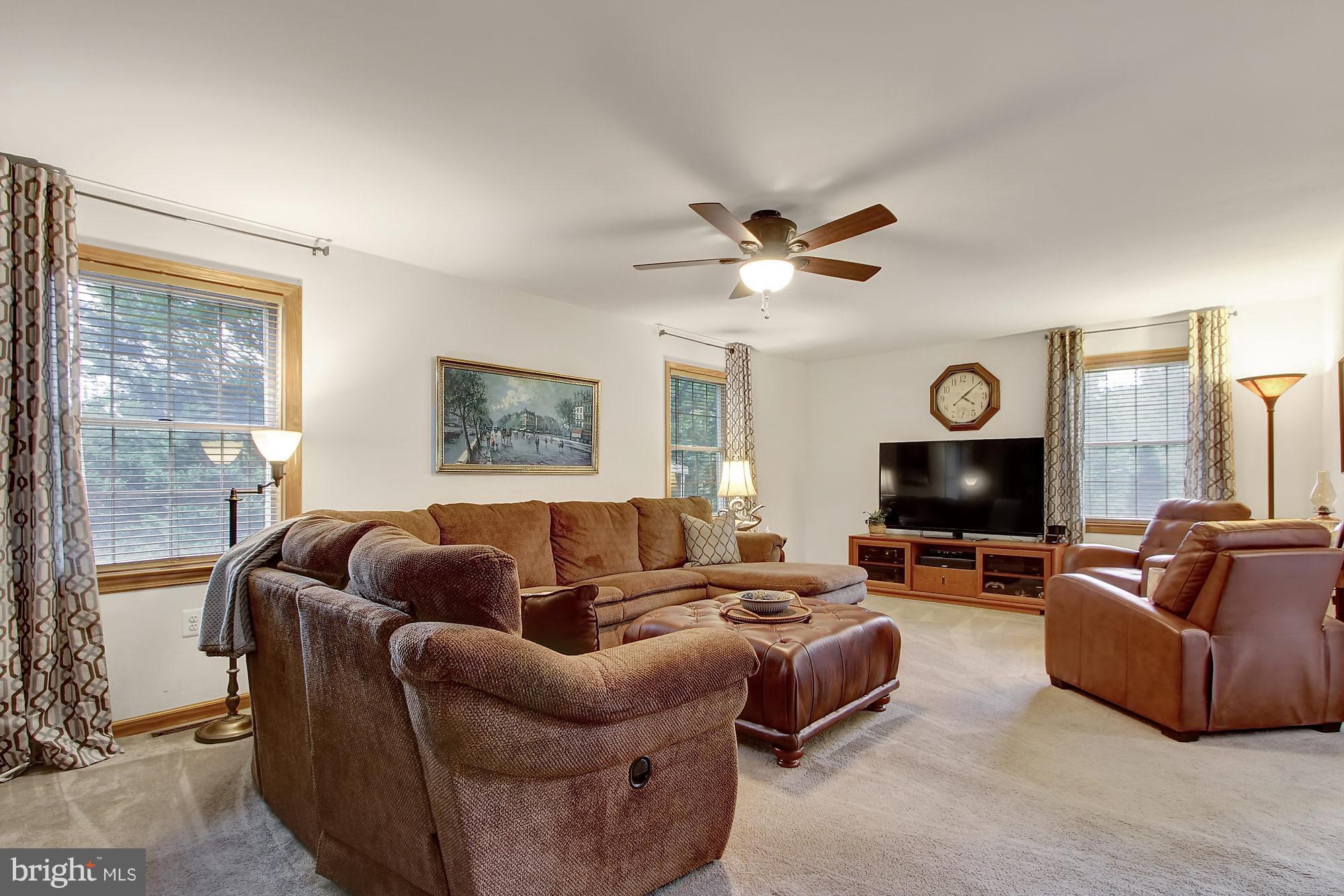 245 Uniontown Road Westminster, MD 21157 - Photo 4 of 30 Living Room