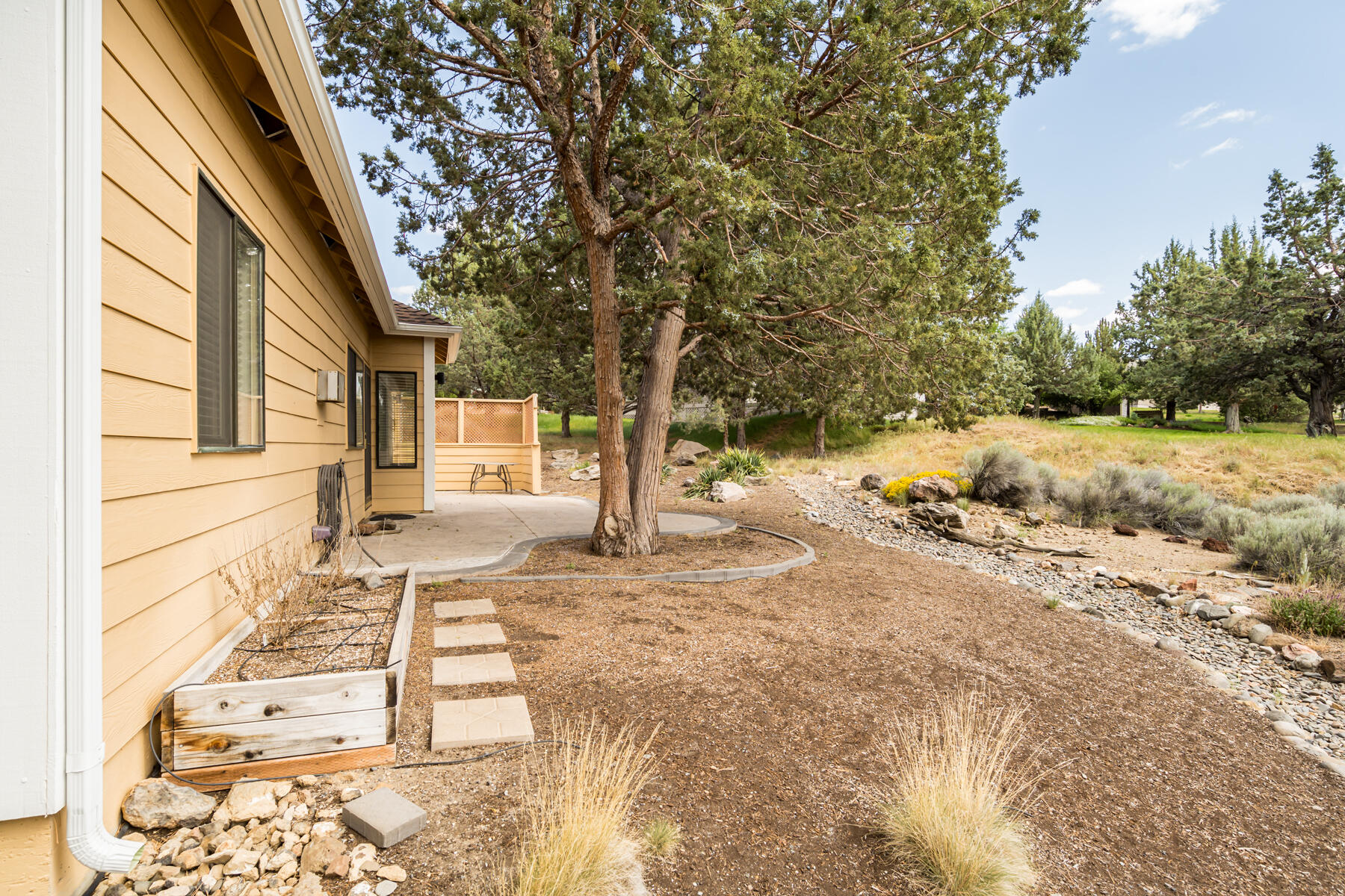 2125 Condor Drive Redmond, OR 97756 - Photo 37 of 42 JH5_4010