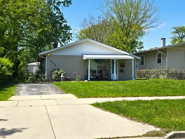 a view of a house with a yard
