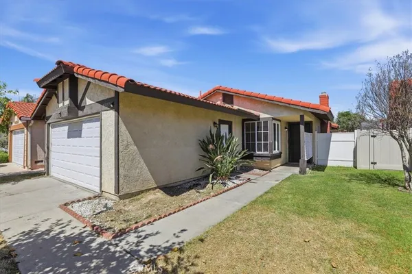 a front view of house with yard