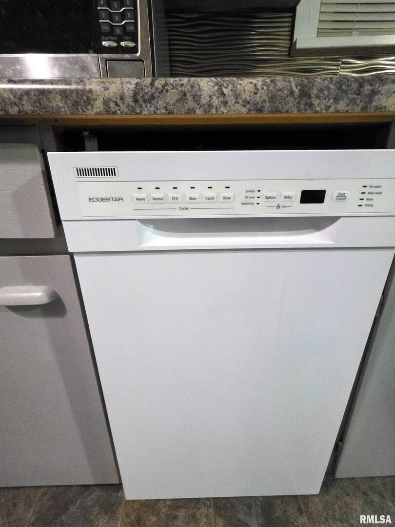 1037 East 3rd Street Flora, IL 62839 - Photo 12 of 47