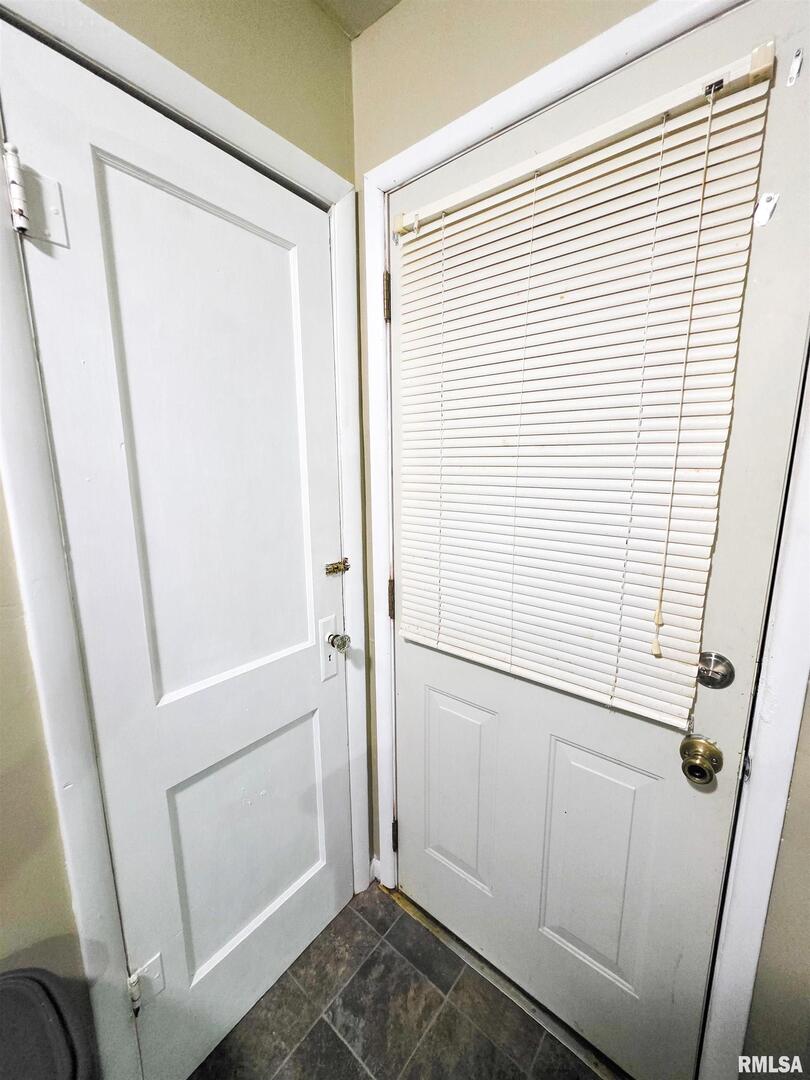 1037 East 3rd Street Flora, IL 62839 - Photo 13 of 47