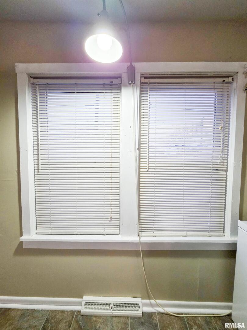 1037 East 3rd Street Flora, IL 62839 - Photo 17 of 47