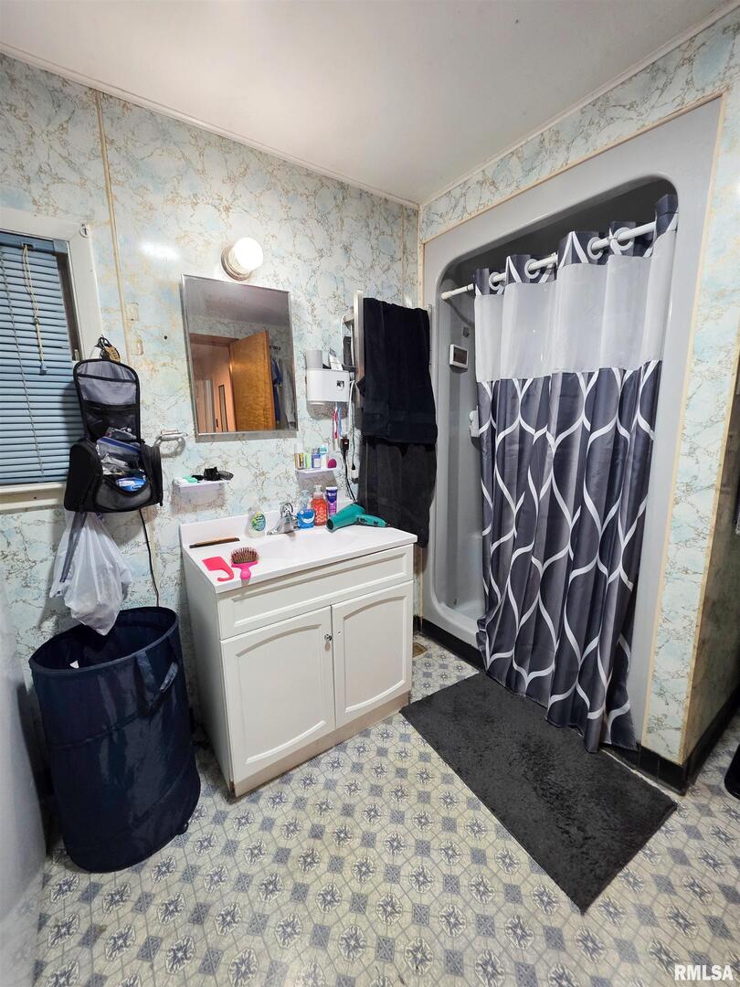 1037 East 3rd Street Flora, IL 62839 - Photo 23 of 47