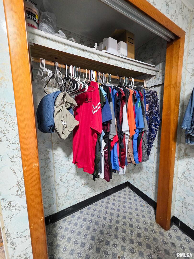 1037 East 3rd Street Flora, IL 62839 - Photo 26 of 47