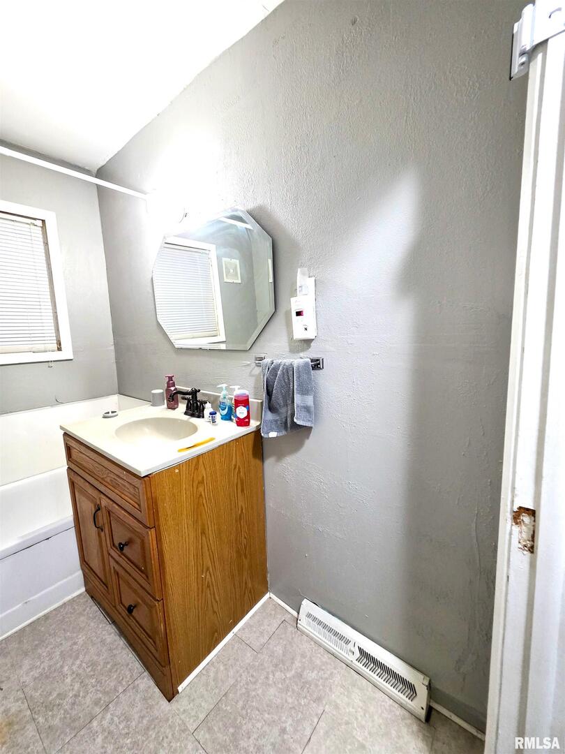 1037 East 3rd Street Flora, IL 62839 - Photo 33 of 47